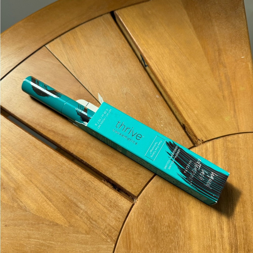 Thrive Liquid Lash Extensions in Crystal Brown Black